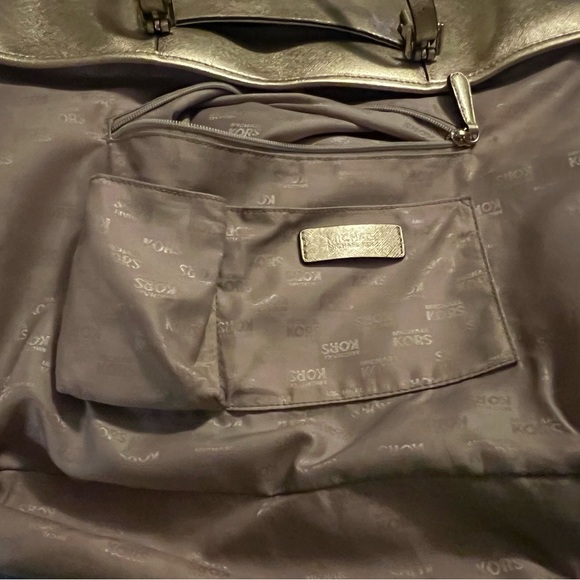 Michael Kors Jet Set Travel Tote - Picture 9 of 13